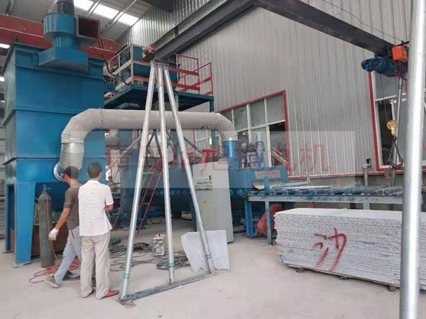 山東石材拋丸加工設備現場